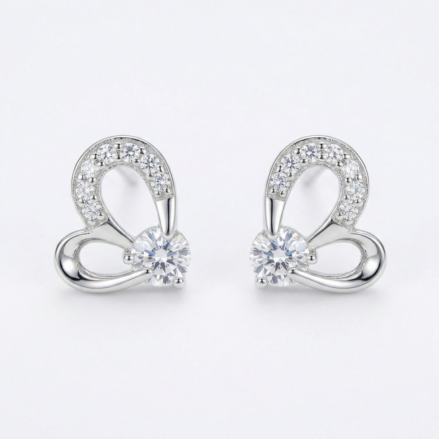 925 Sterling Silver Elegant Sterling Silver Sparkling Heart Stud Earrings with Round-Cut Stones