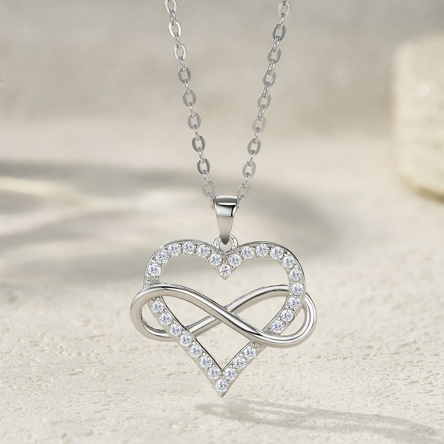 A Luxurious And Fashionable Minimalist Jewelry Pendant Necklace Featuring Top-quality Moissanite, Made Of S925 Silver Electroplated With Platinum.
