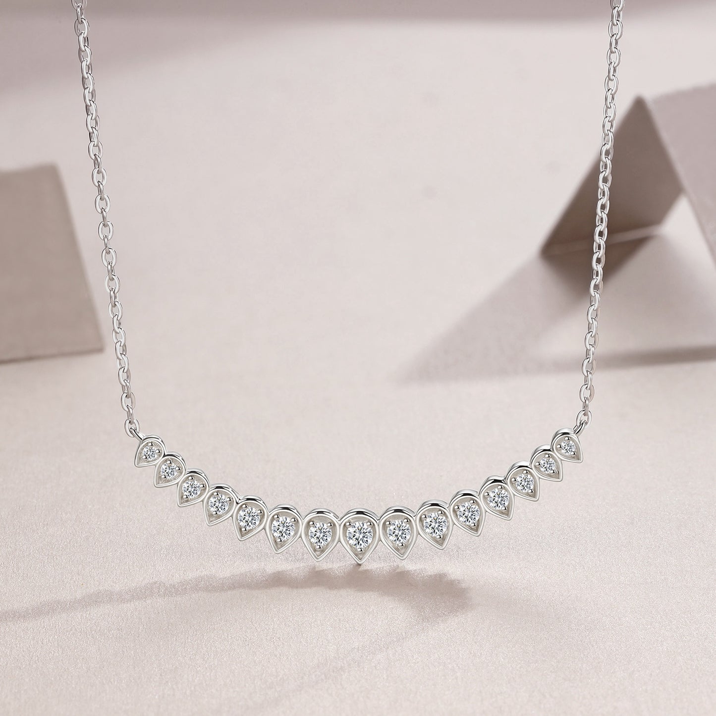 A Luxurious And Fashionable Minimalist Jewelry Pendant Necklace Featuring Top-quality Moissanite, Made Of S925 Silver Electroplated With Platinum.