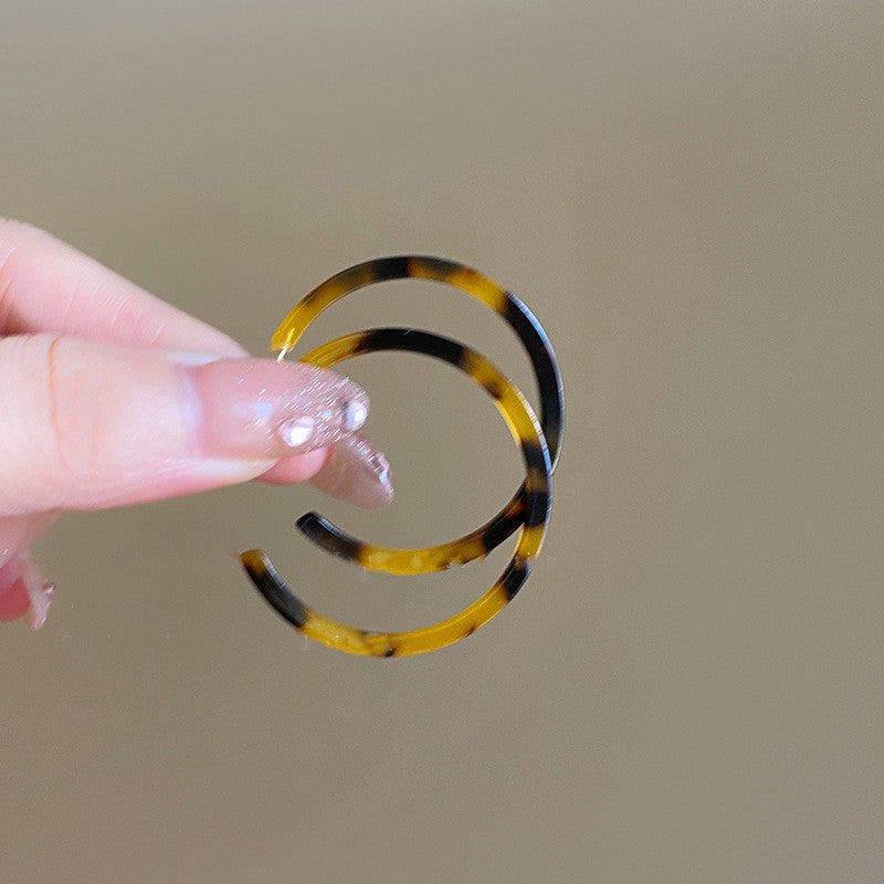 Handmade Maillard Aesthetic Earrings, Irregular Silver Tone Brown Resin Circle Studs, Retro Minimalist Geometric Ear Jewelry, Unique Gift For Women